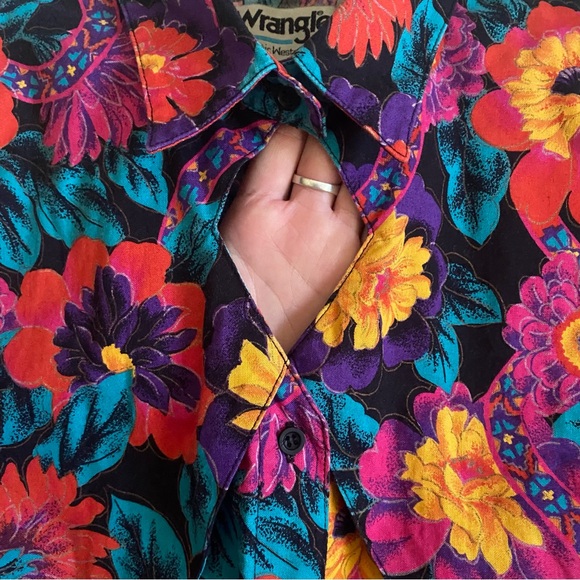 Wrangler VINTAGE Western Floral Shirt - Picture 2 of 15